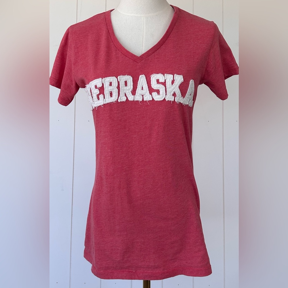 Press Box Brand Nebraska Cornhuskers Tee Shirt V-Neck Short‎ Sleeves Size Large